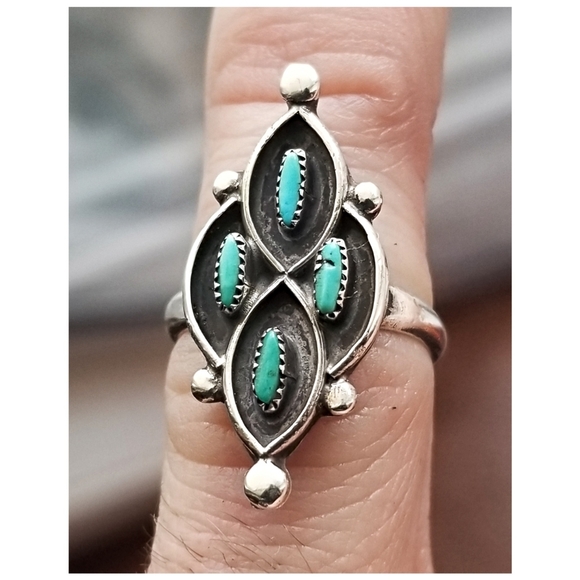 STERLING SILVER & TURQUOISE RING - SIZE 6-6.5 (APPROX 16.5mm DIAMETER) - Picture 1 of 5